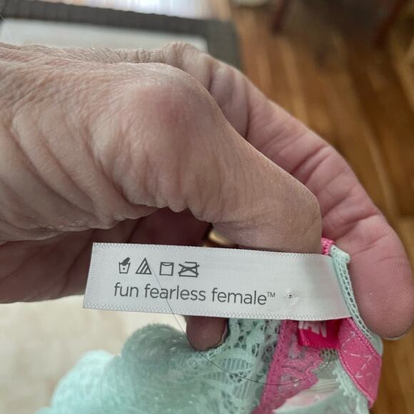 Cosmopolitan lacy eyelet bralette - Picture 6 of 6